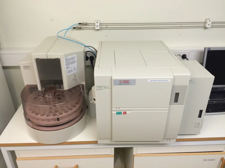 Shimadzu Total Organic Carbon Analyzer (TOC-VCPH) and Shimadzu ASI